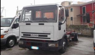 Iveco 80e18. Autocarro da allestire, con pneumatico e telaio
