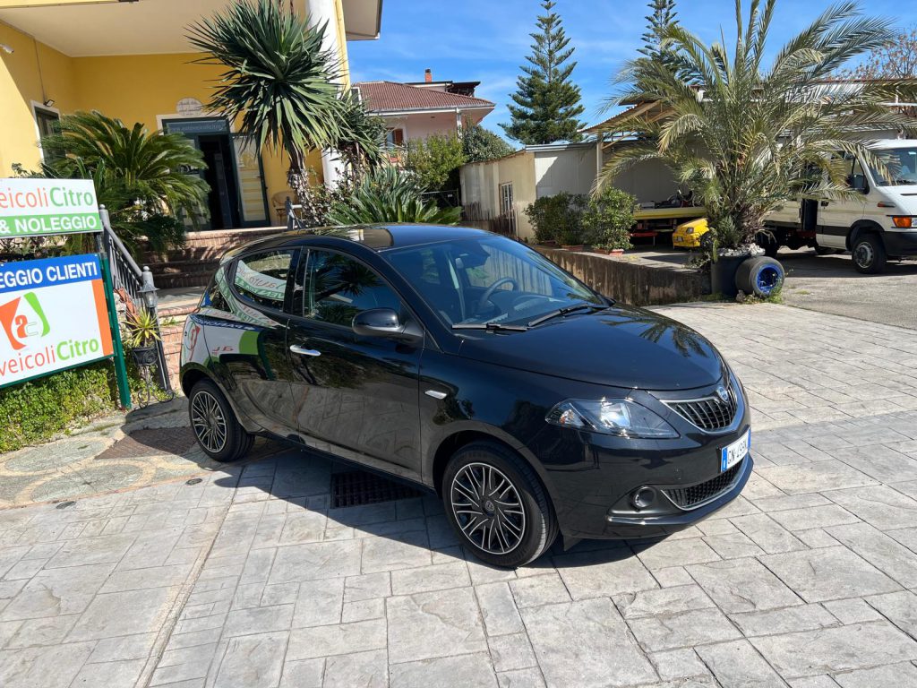 Lancia Ypsilon 1.0 Hybrid