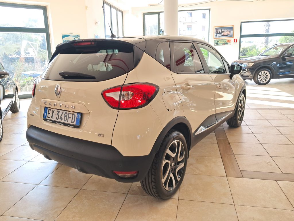 RENAULT CAPTUR 1.5 DCI R-LINK B-Color