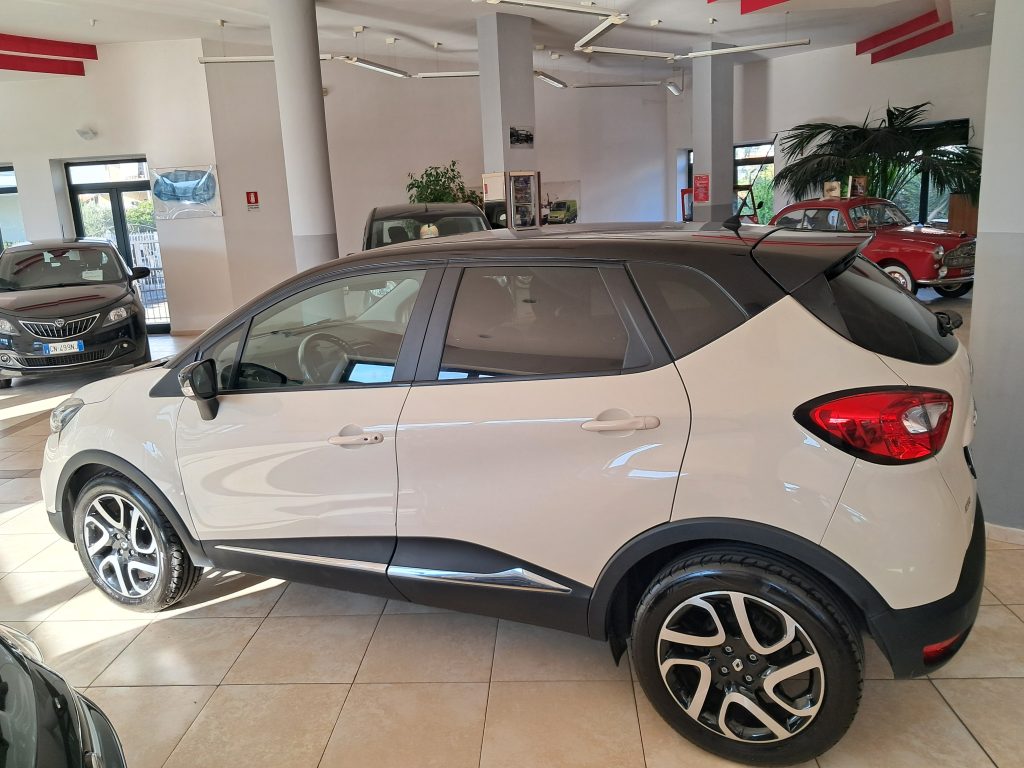 RENAULT CAPTUR 1.5 DCI R-LINK B-Color