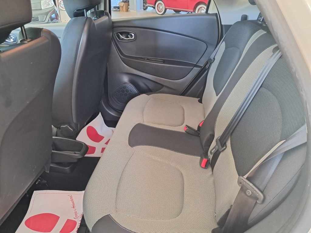 RENAULT CAPTUR 1.5 DCI R-LINK B-Color