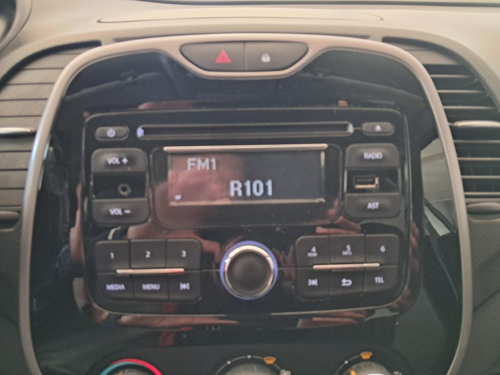 RENAULT CAPTUR 1.5 DCI R-LINK B-Color