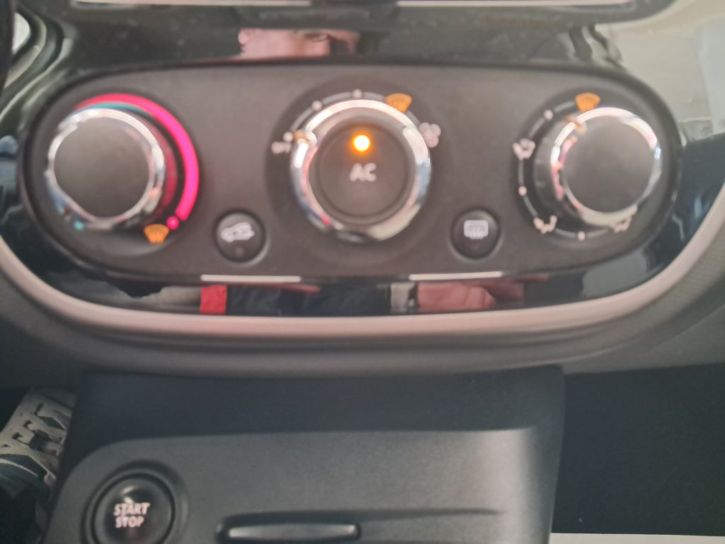 RENAULT CAPTUR 1.5 DCI R-LINK B-Color