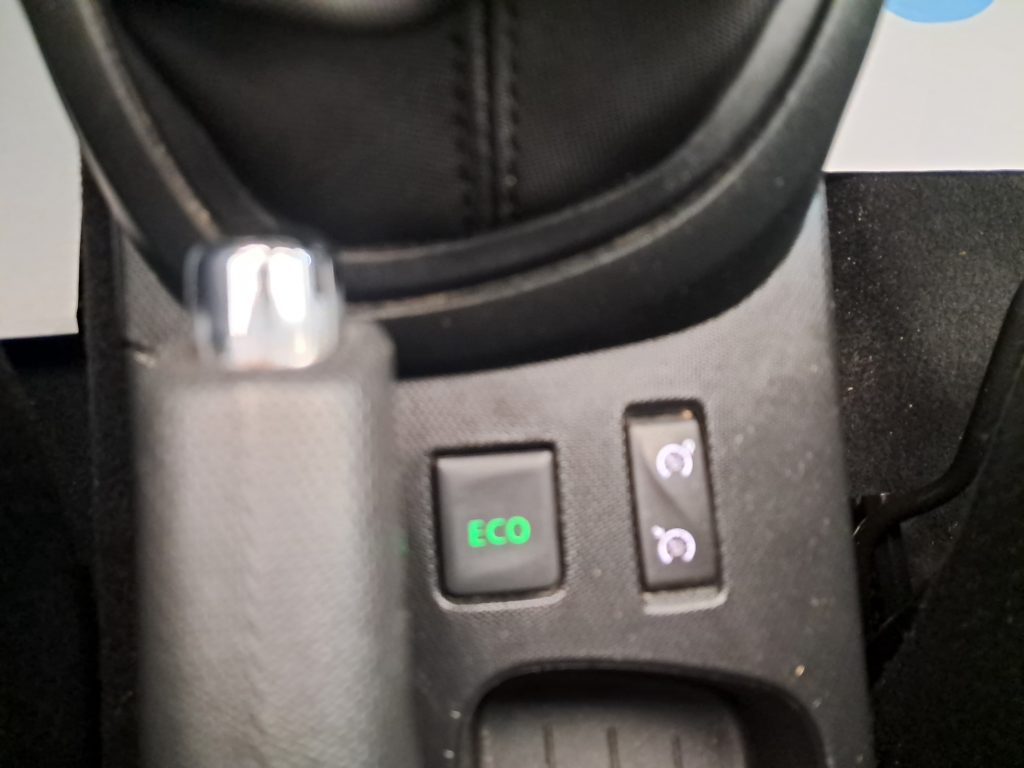 RENAULT CAPTUR 1.5 DCI R-LINK B-Color