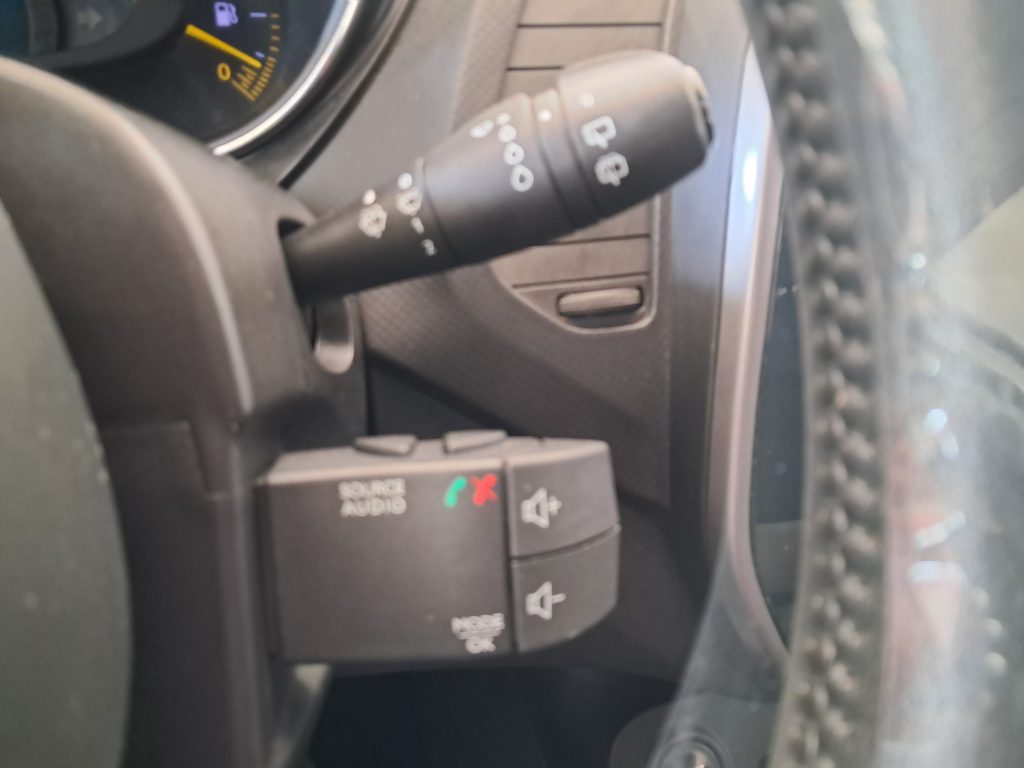 RENAULT CAPTUR 1.5 DCI R-LINK B-Color