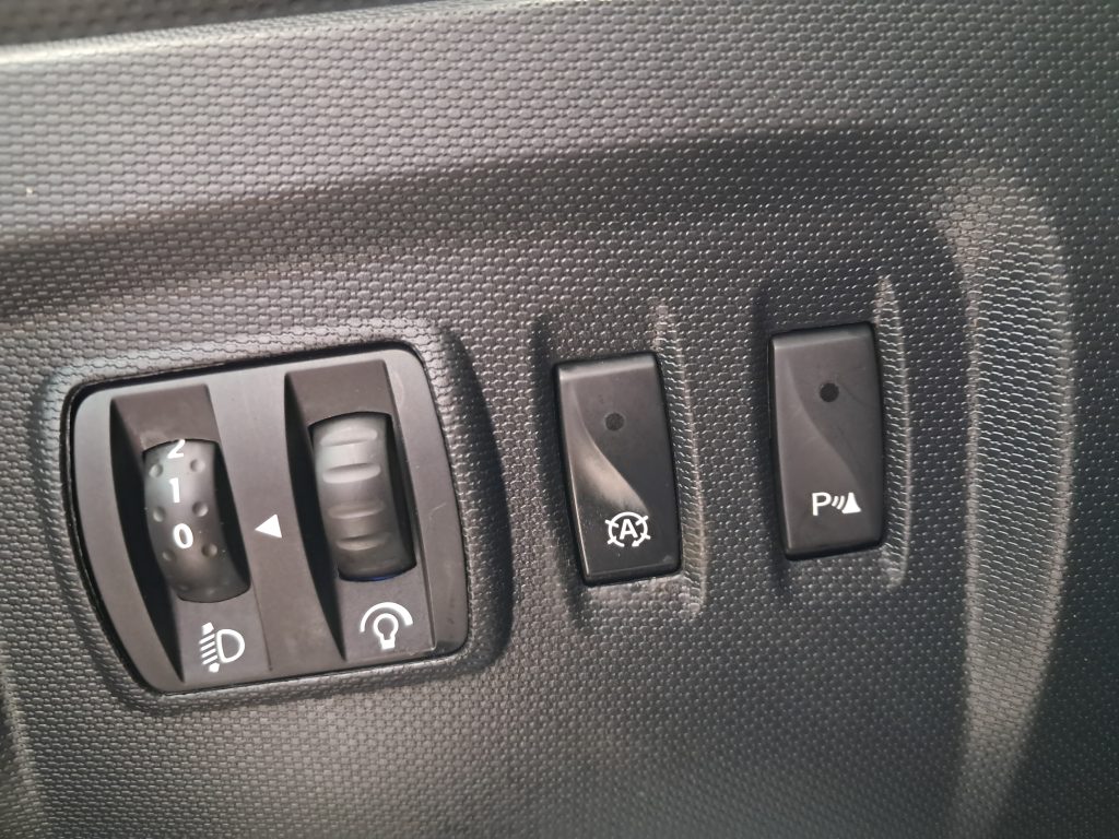 RENAULT CAPTUR 1.5 DCI R-LINK B-Color
