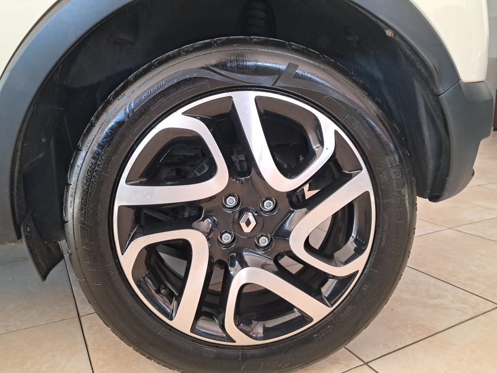 RENAULT CAPTUR 1.5 DCI R-LINK B-Color