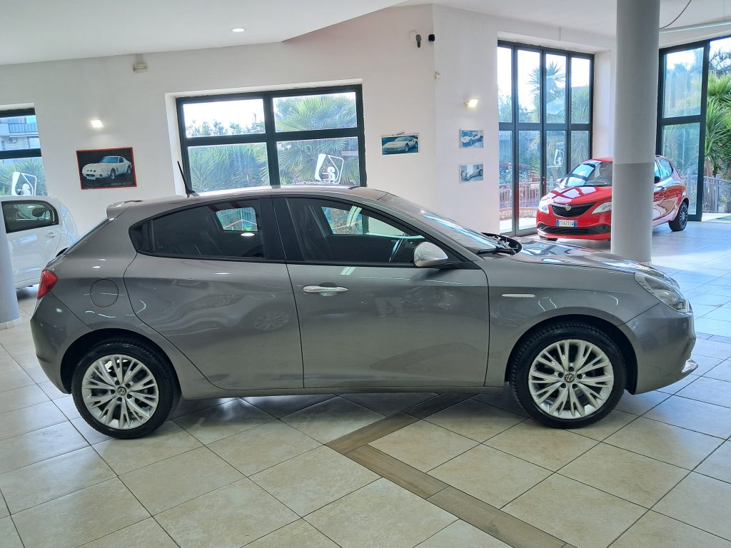 ALFA ROMEO GIULIETTA 1.6 JTDM DISTINCTIVE