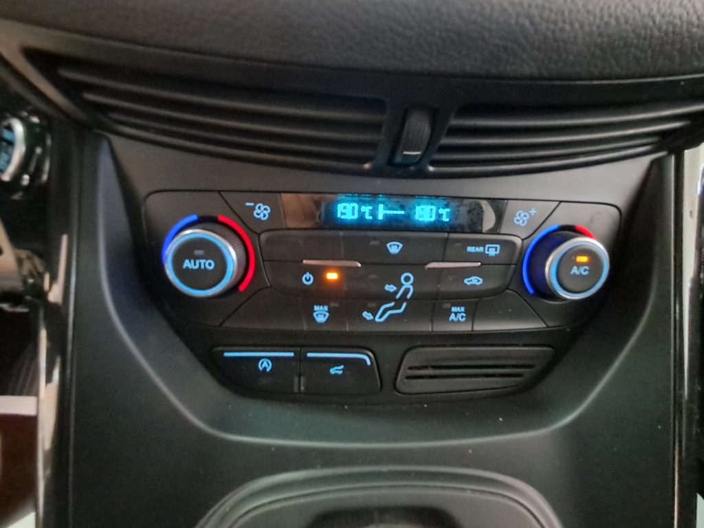 FORD KUGA 1.5 TDCI 120 CV S&S 2WD Powershift Titanium