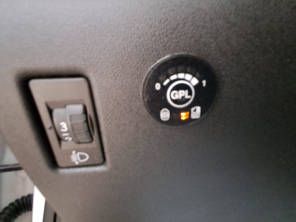PEUGEOT 208  ALLURE 1.2 GPL(CASA MADRE) NEOPATENTATI (MOTORE NUOVO KM O)