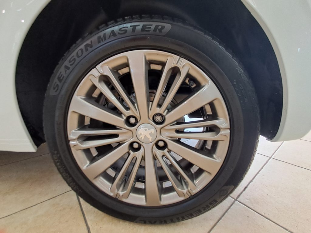 PEUGEOT 208  ALLURE 1.2 GPL(CASA MADRE) NEOPATENTATI (MOTORE NUOVO KM O)