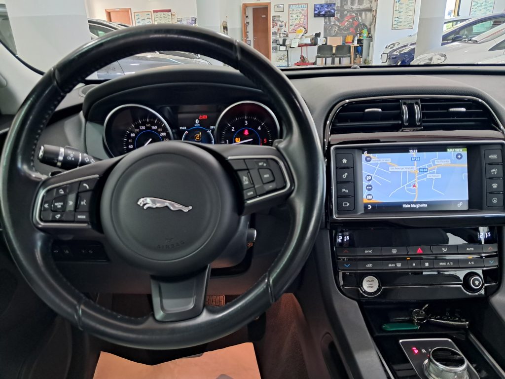 JAGUAR F-PACE PRESTIGE