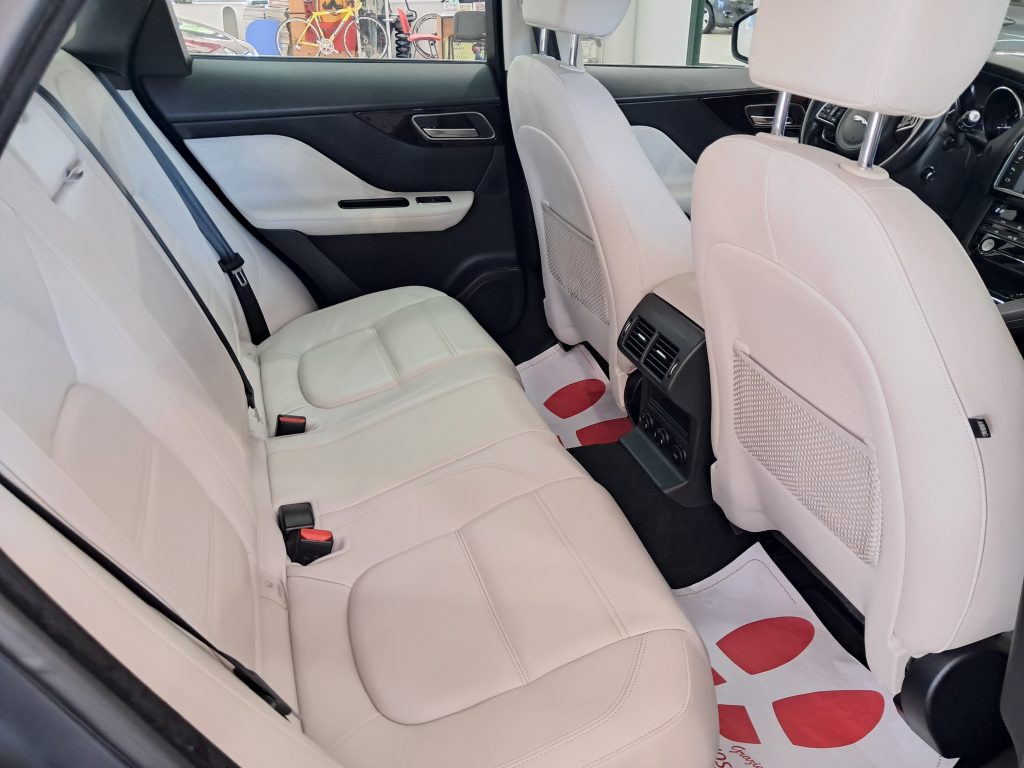 JAGUAR F-PACE PRESTIGE