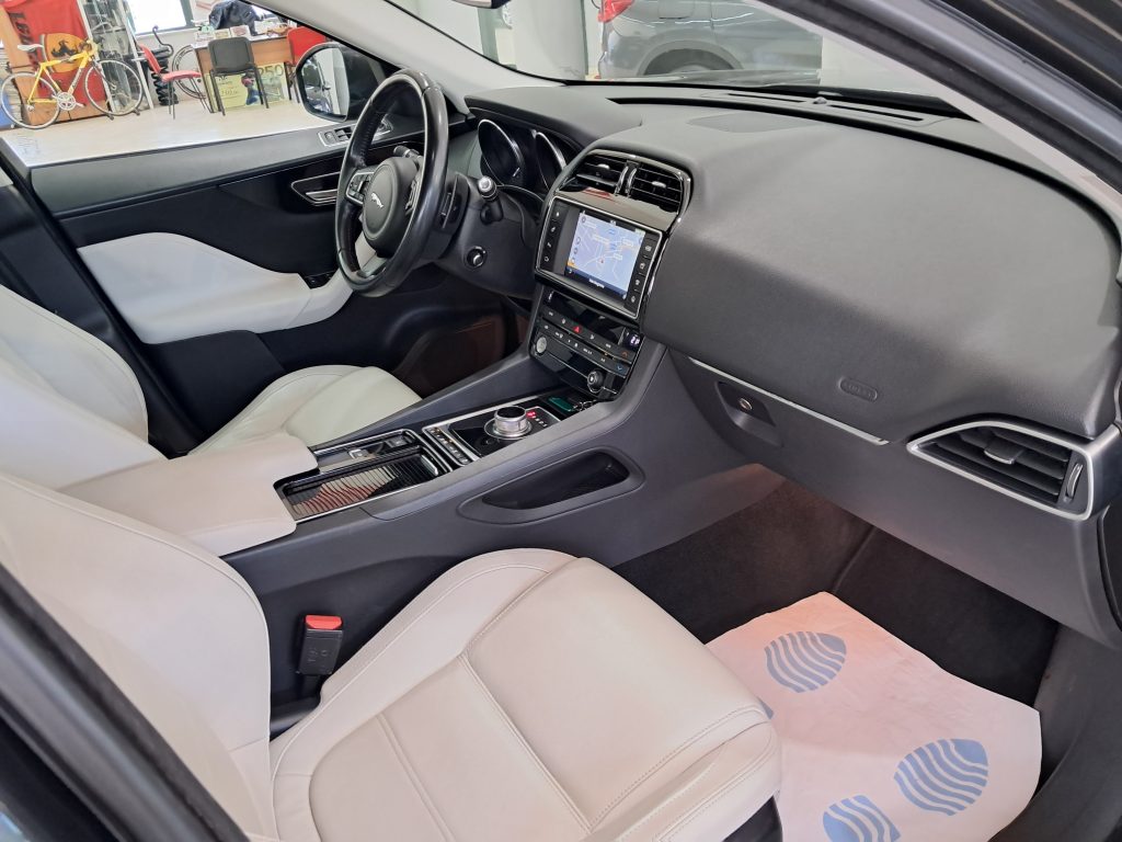 JAGUAR F-PACE PRESTIGE