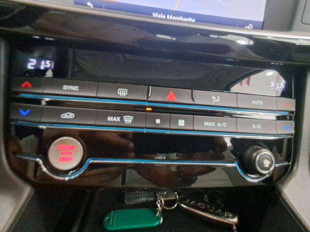 JAGUAR F-PACE PRESTIGE