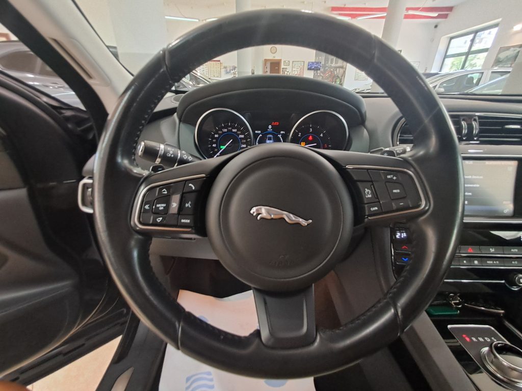 JAGUAR F-PACE PRESTIGE
