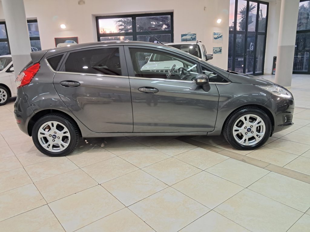 FORD FIESTA 1.4 GPL CASA MADRE TITANIUM(ADATTA NEOPATENTATI)