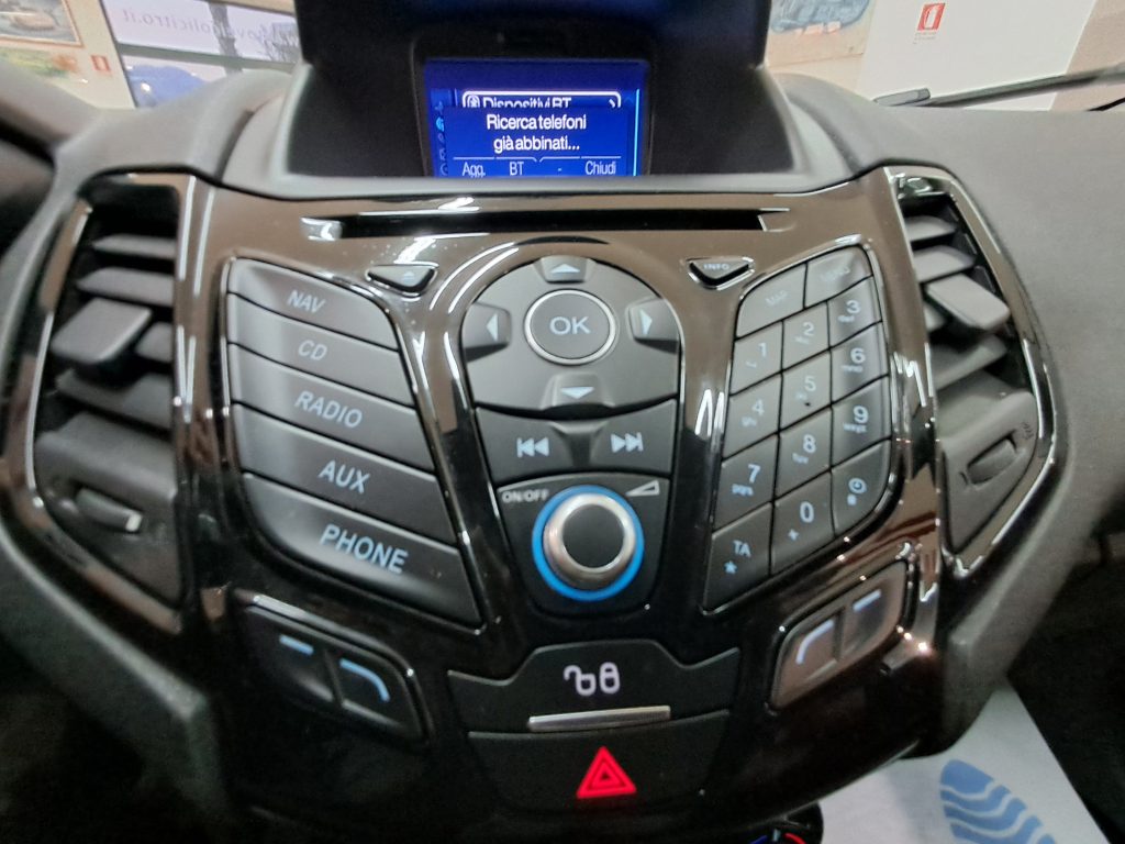 FORD FIESTA 1.4 GPL CASA MADRE TITANIUM(ADATTA NEOPATENTATI)