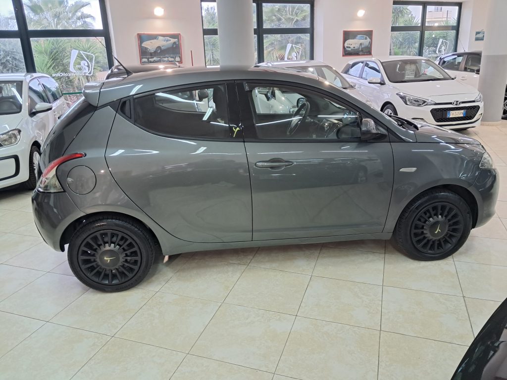 Lancia Ypsilon 1.2 5P Elefantino Blu - Neopatentati