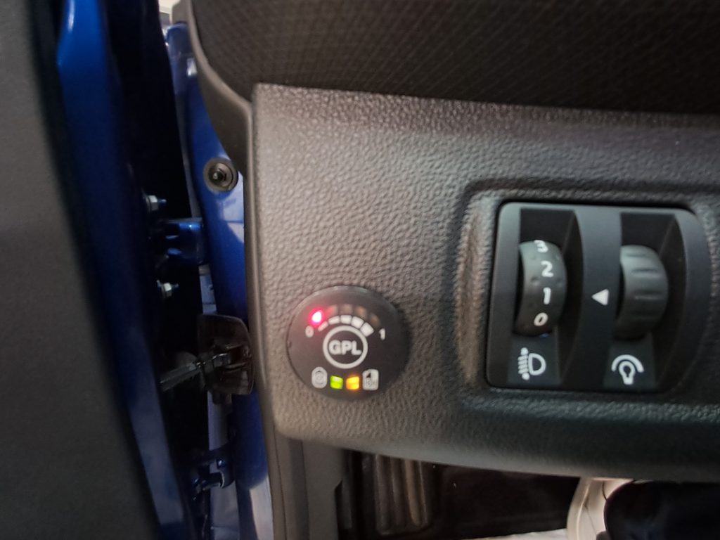 RENAULT CLIO O.9 TCE GPL(CASA MADRE) R-LINK(OK NEOPATENTATI)