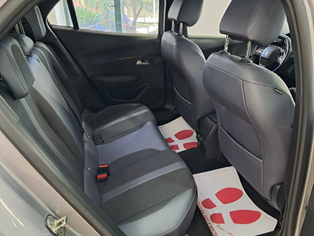 PEUGEOT 2008 PureTech 100 S&S Allure