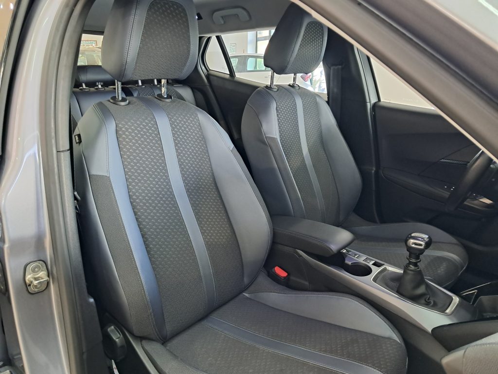 PEUGEOT 2008 PureTech 100 S&S Allure