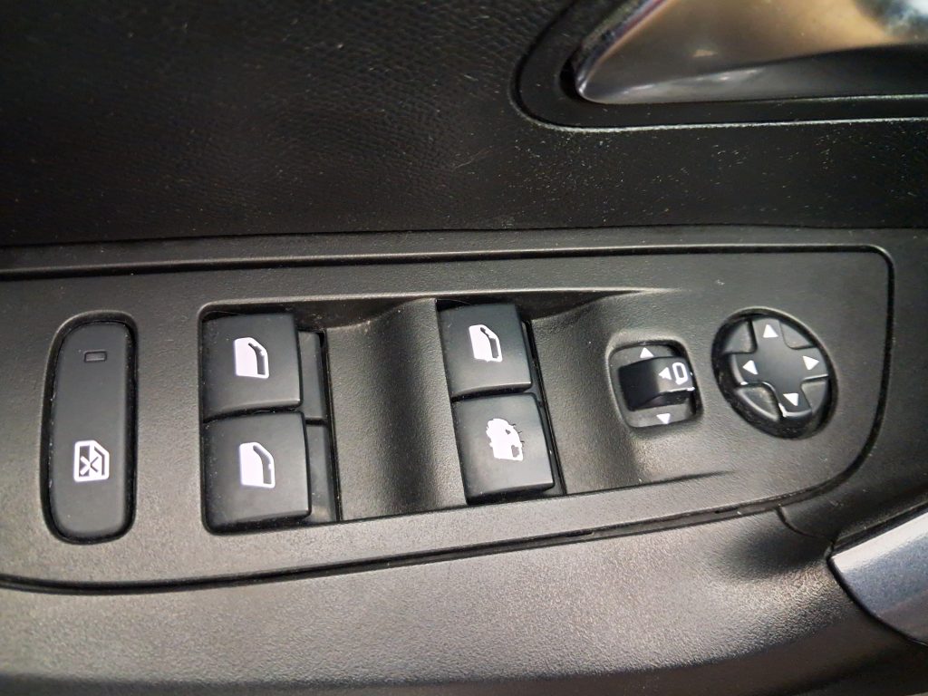 PEUGEOT 2008 PureTech 100 S&S Allure