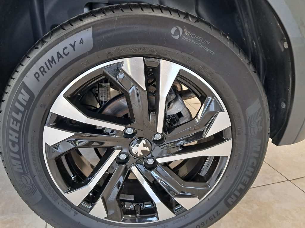 PEUGEOT 2008 PureTech 100 S&S Allure