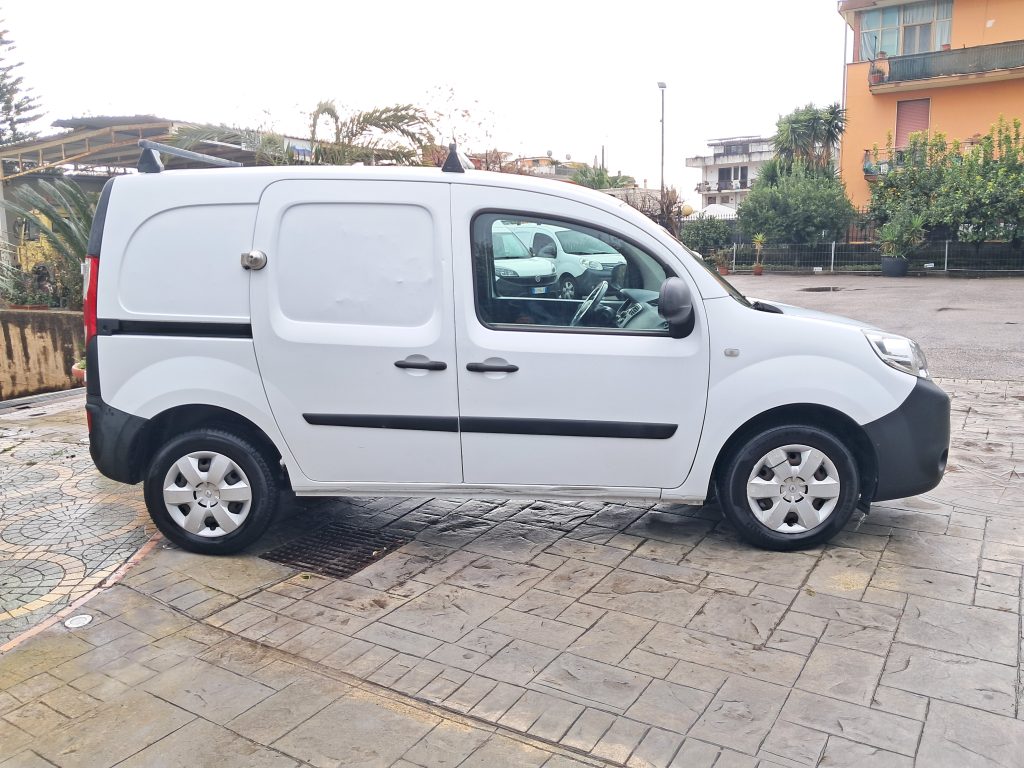 RENAULT KANGO FURGONE 1.5 DCI 3 POSTI IN CABINA(OK NEOPATENTATI)