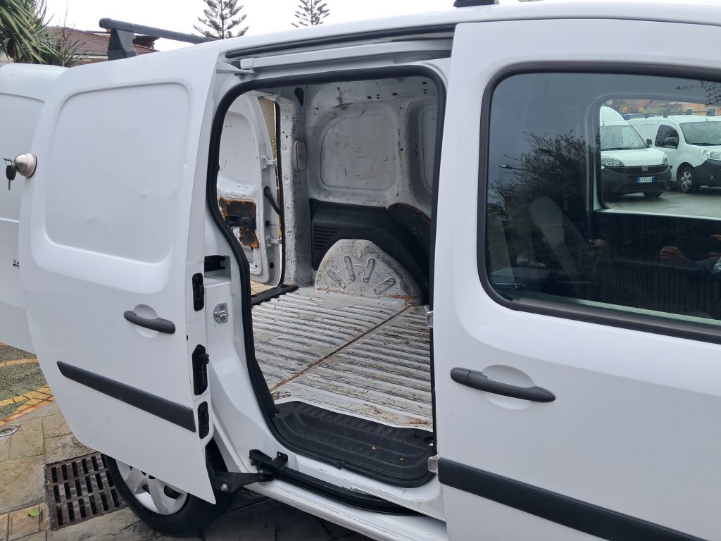 RENAULT KANGO FURGONE 1.5 DCI 3 POSTI IN CABINA(OK NEOPATENTATI)