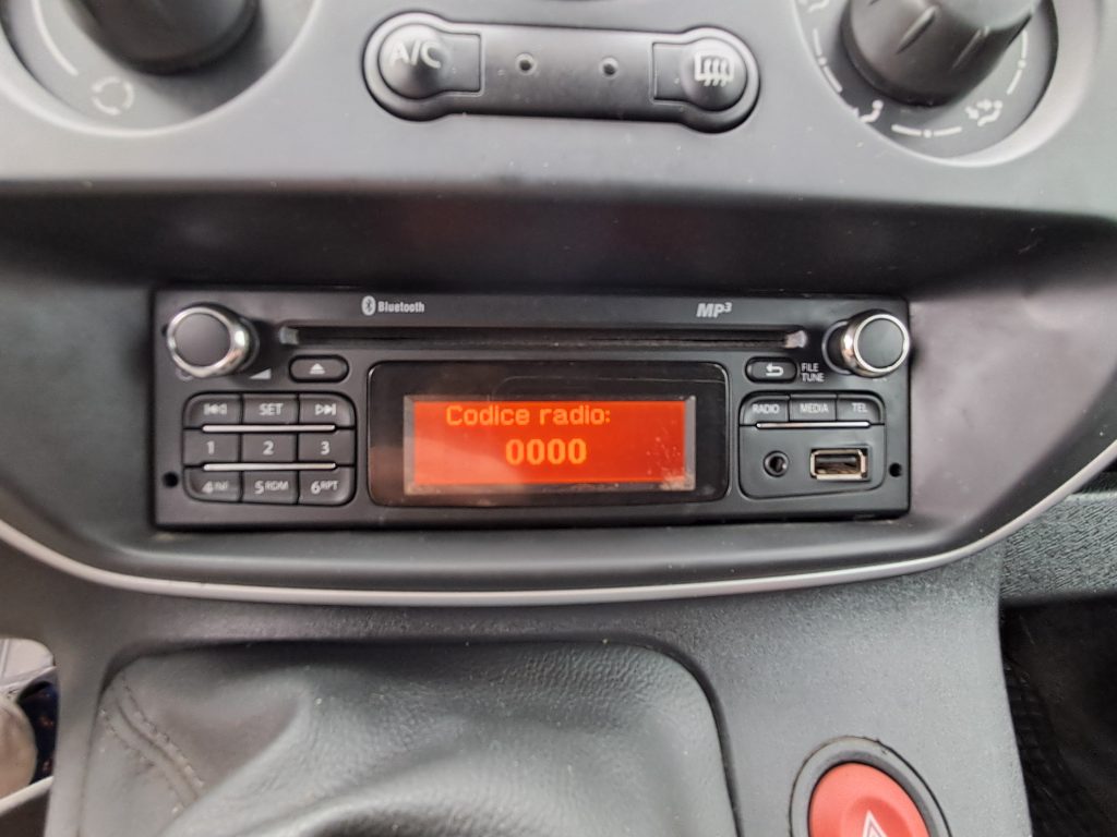 RENAULT KANGO FURGONE 1.5 DCI 3 POSTI IN CABINA(OK NEOPATENTATI)