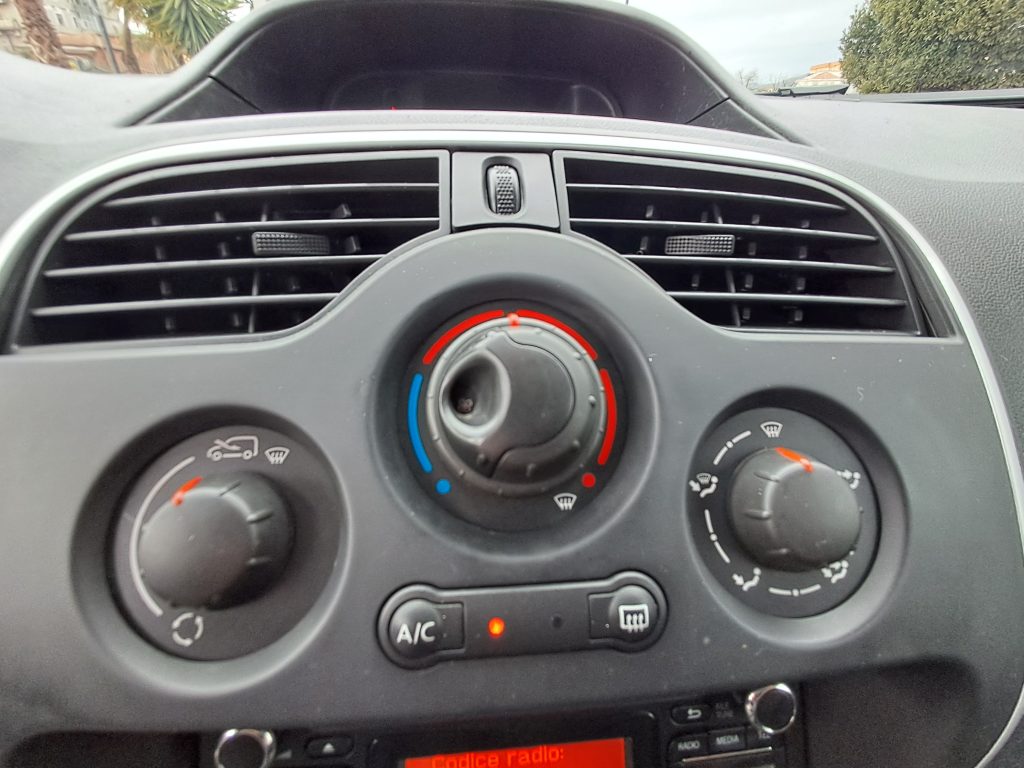 RENAULT KANGO FURGONE 1.5 DCI 3 POSTI IN CABINA(OK NEOPATENTATI)