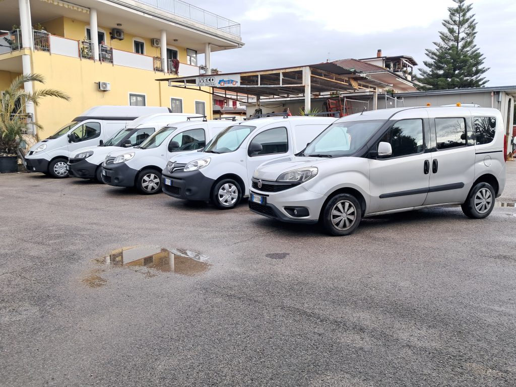 RENAULT KANGO FURGONE 1.5 DCI 3 POSTI IN CABINA(OK NEOPATENTATI)