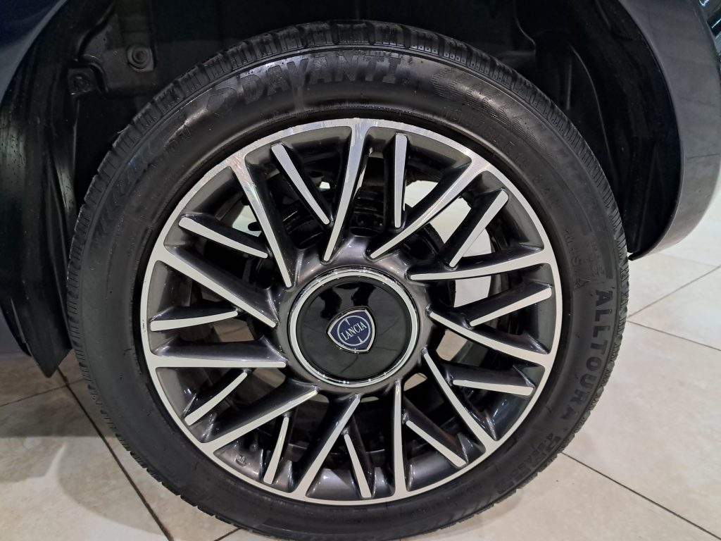 LANCIA YPSILON ECOCHIC 1.2 GPL CASA MADRE