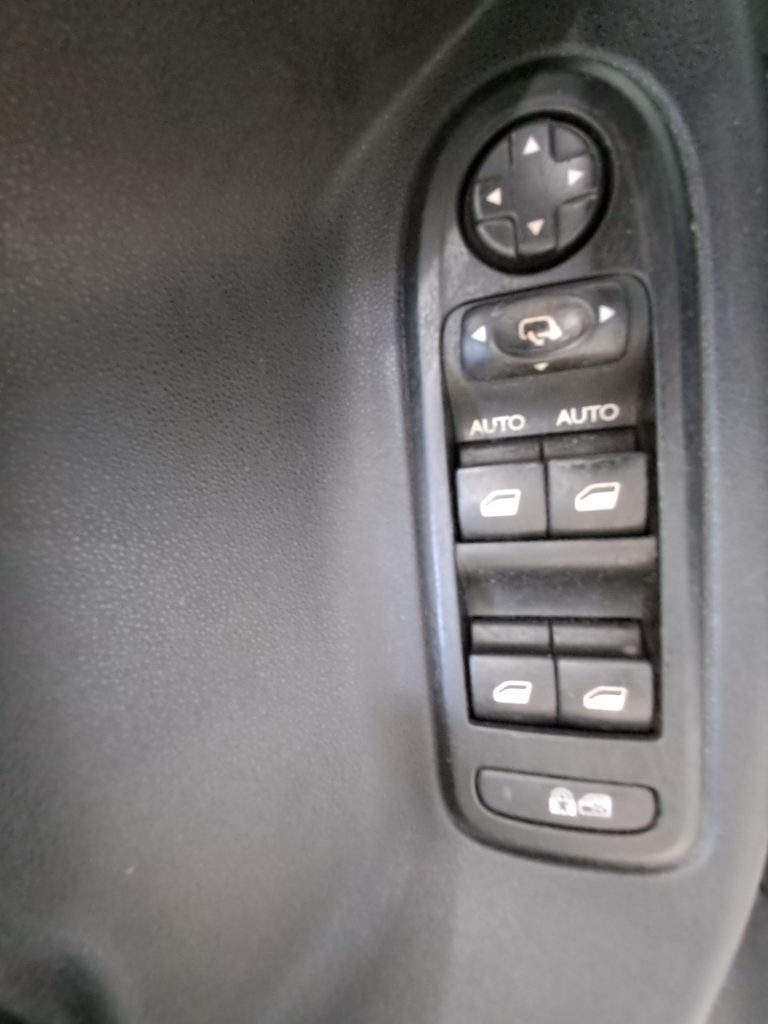 CITROEN C3 1.2 BENZ. EXCLUSIVE