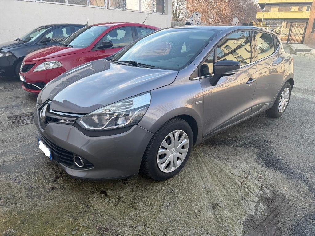 RENAULT CLIO 1.3 BENZ. COSTUME NATIONAL