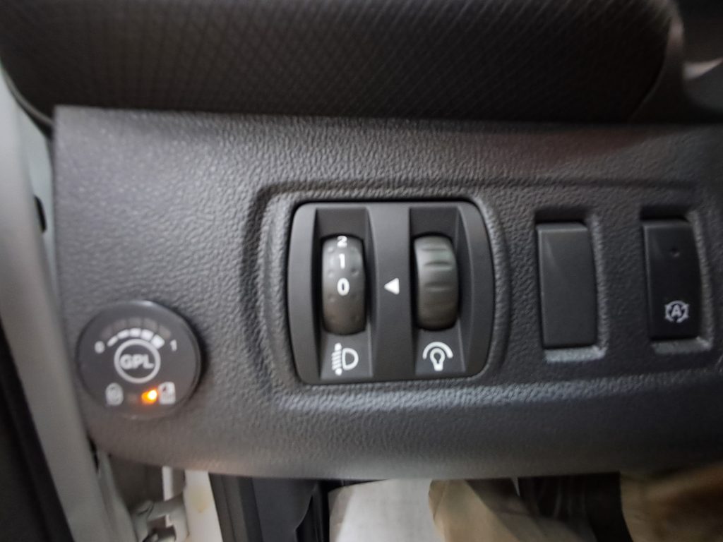 RENAULT CLIO 0.9 ENERGY DUEL GPL CASA MADRE