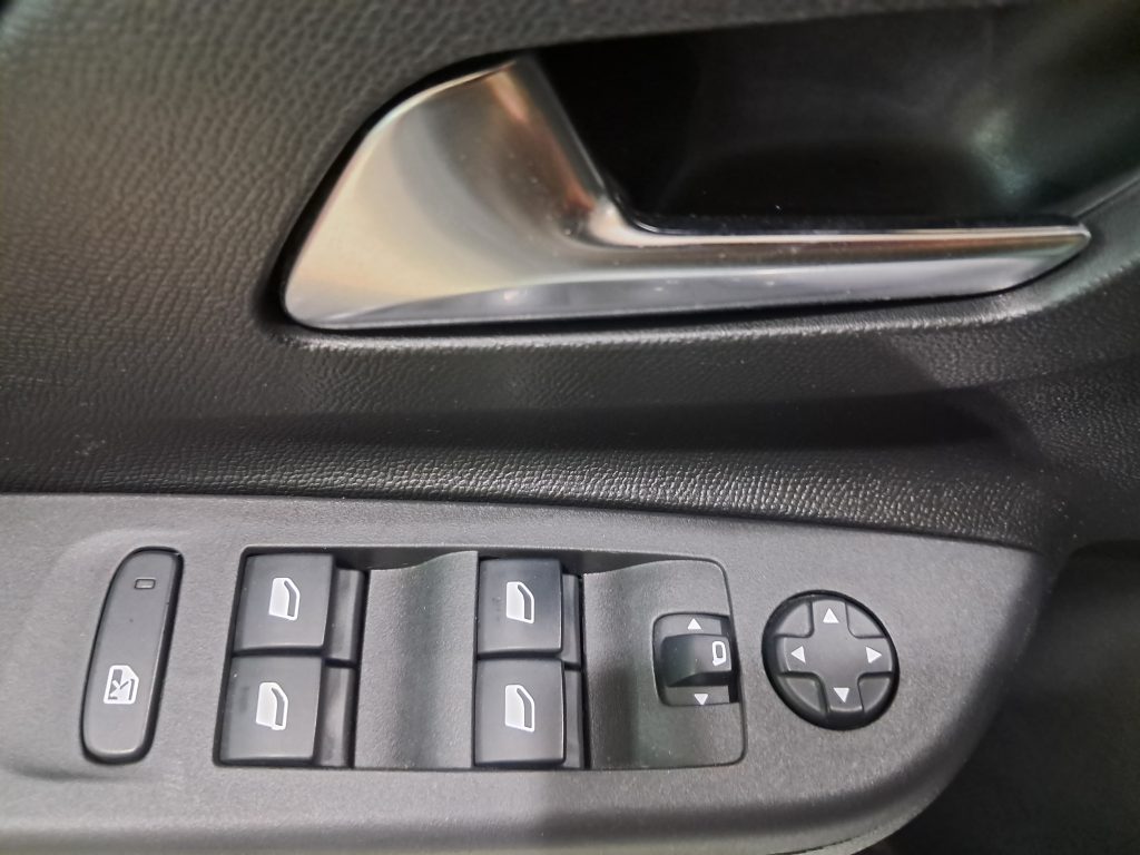 OPEL CORSA 1.2 BENZ. GS LINE B-COLOR