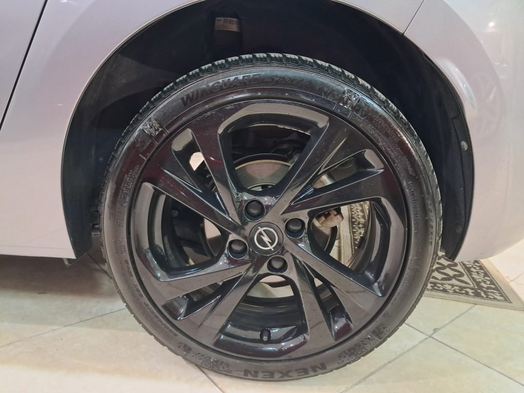 OPEL CORSA 1.2 BENZ. GS LINE B-COLOR