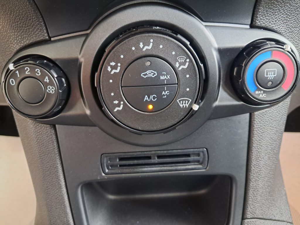 FORD FIESTA 1.4 GPL CASA MADRE TITANIUM(ADATTA NEOPATENTATI)