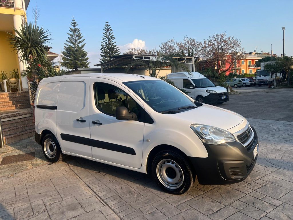 PEUGEOT PARTNER 1.6 HDI 100CV 3 POSTI IN CABINA