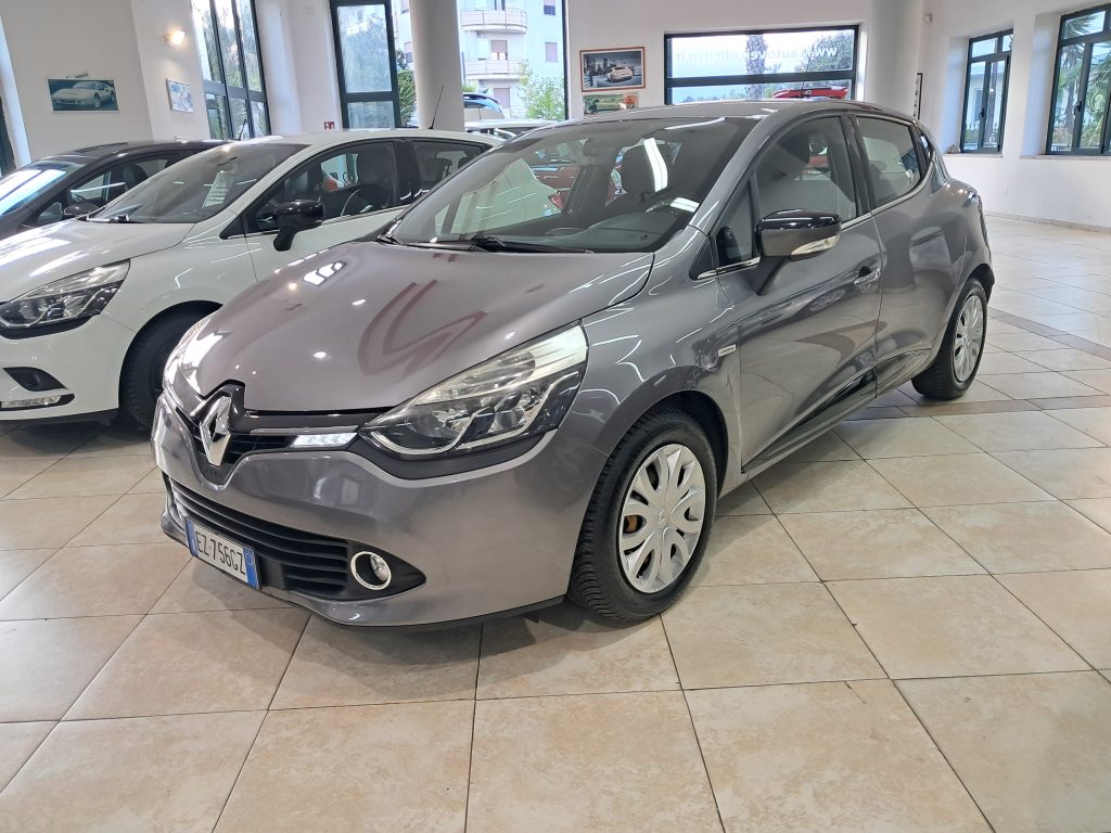 RENAULT CLIO 1.2 BENZ. COSTUME NATIONAL