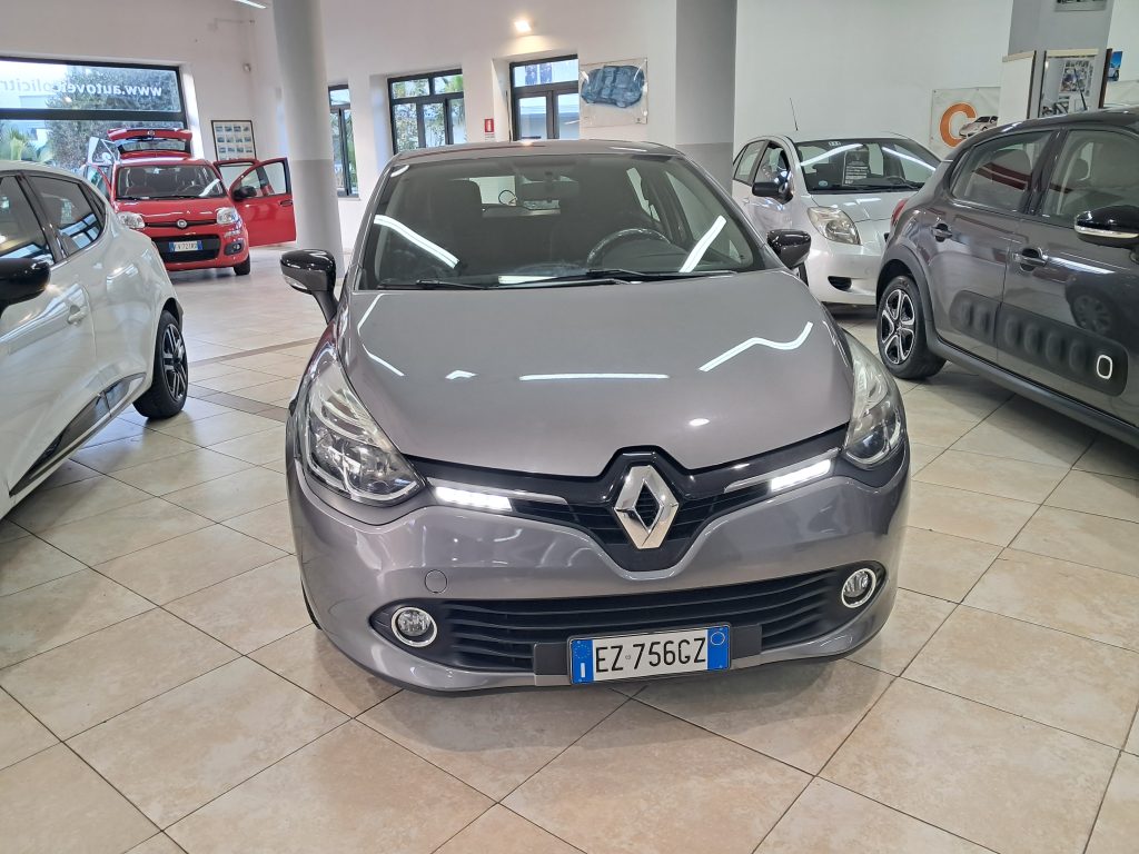 RENAULT CLIO 1.2 BENZ. COSTUME NATIONAL