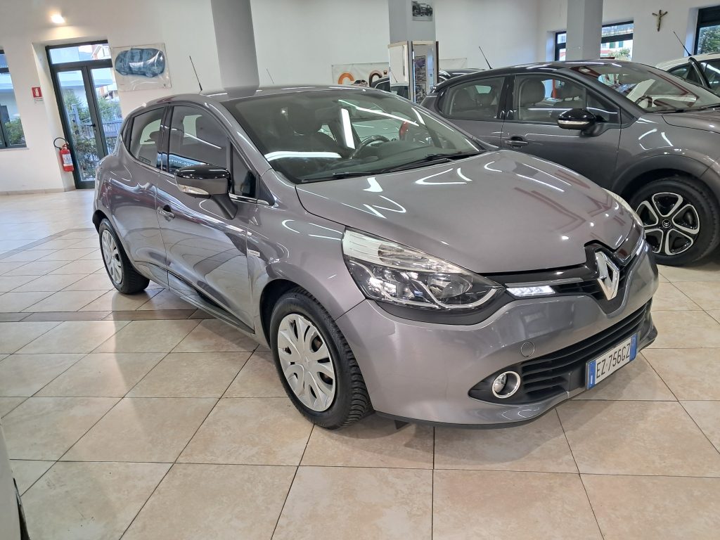 RENAULT CLIO 1.2 BENZ. COSTUME NATIONAL