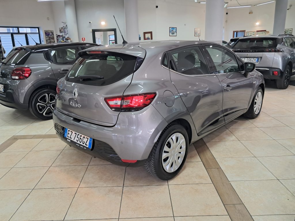 RENAULT CLIO 1.2 BENZ. COSTUME NATIONAL