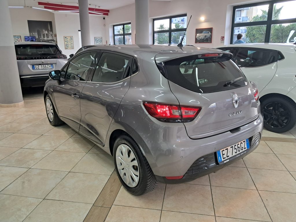 RENAULT CLIO 1.2 BENZ. COSTUME NATIONAL