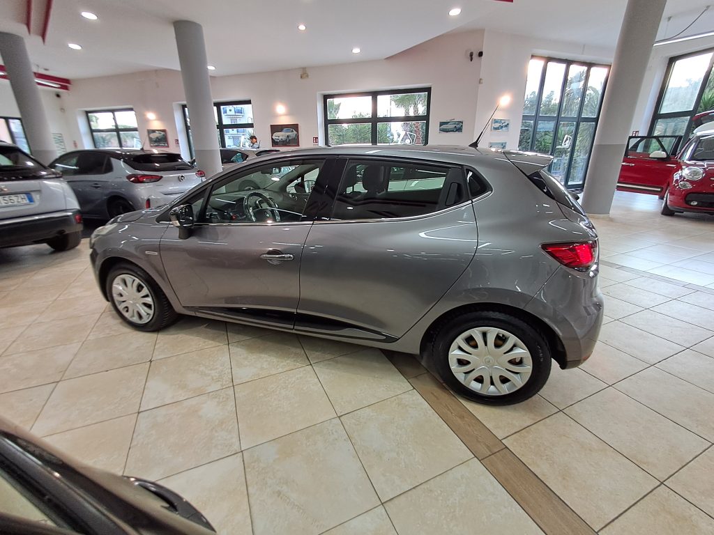 RENAULT CLIO 1.2 BENZ. COSTUME NATIONAL