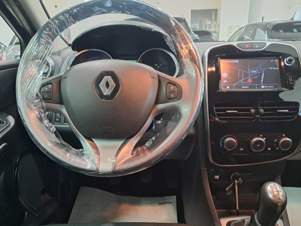 RENAULT CLIO 1.2 BENZ. COSTUME NATIONAL