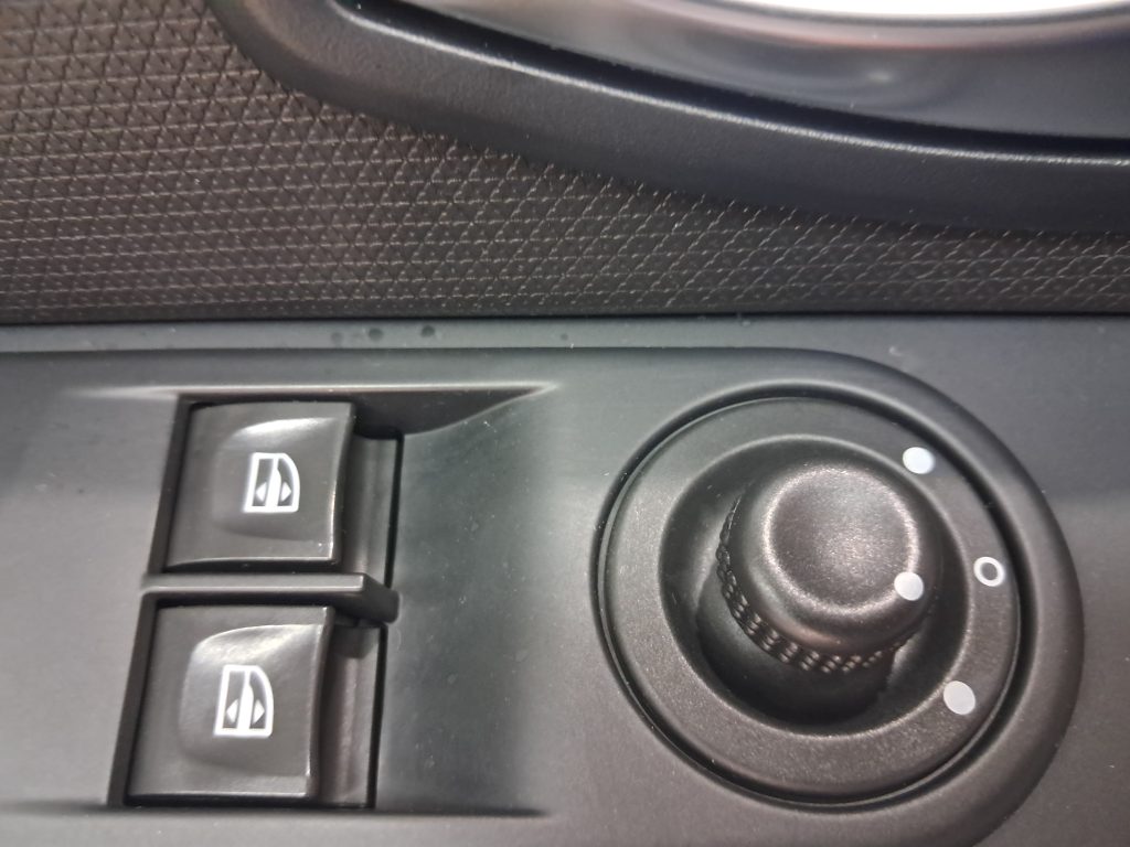 RENAULT CLIO 1.2 BENZ. COSTUME NATIONAL