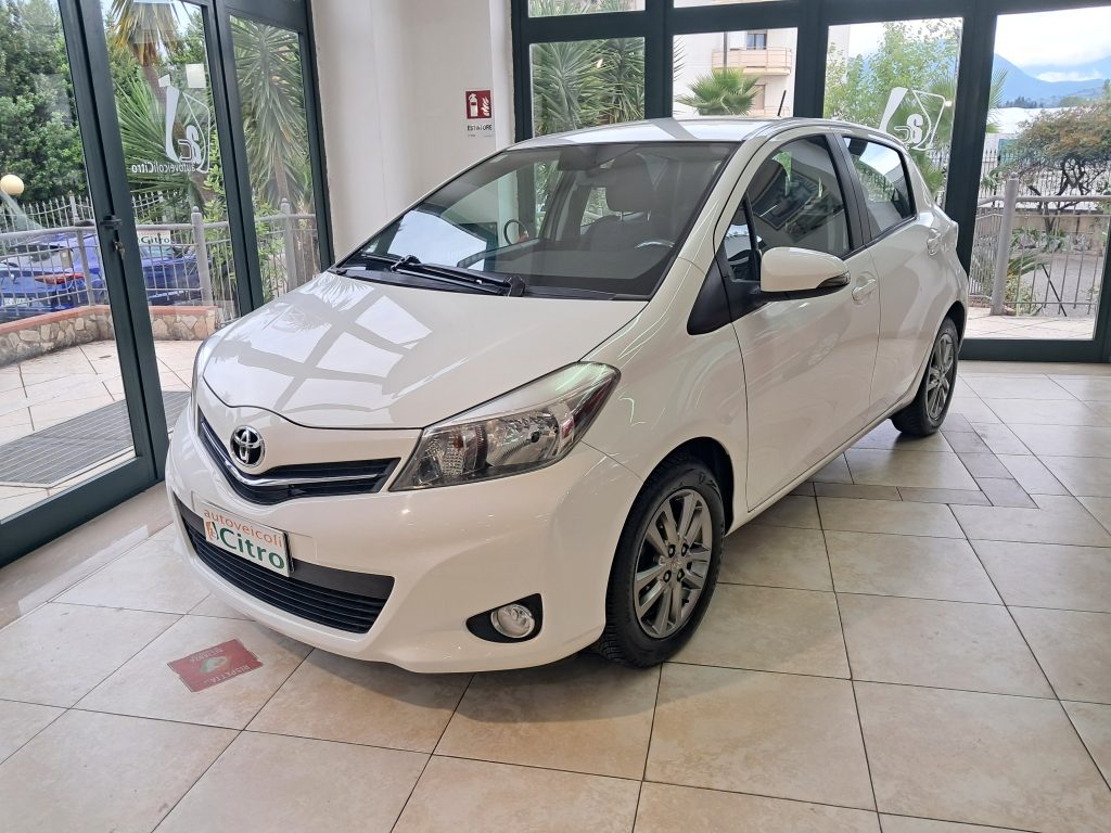 TOYOTA YARIS 1.3 BENZ. LOUNGE